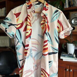 Colorful Abstract Leaf Short Sleeve Button-Up – Multicolor (Size Small)